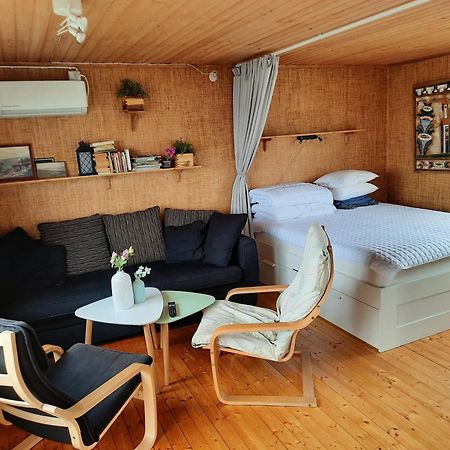Cabin At The Sea Close To Public Beach With A Jumpingtower Hoviksnas Eksteriør billede